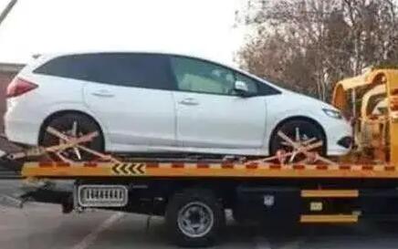 汽车高速抛锚怎么办?应该怎么拖车?