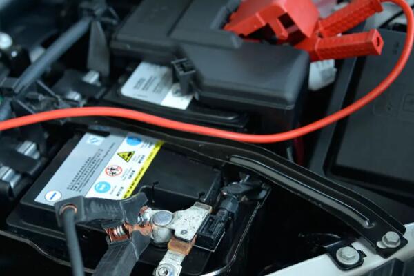 如何正确给车搭电?需要注意哪些问题